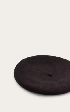 Prettylittlething Black Soft Knit Beret -FRAME Clothing Shop 01fc100f18a835f54498fdf725a899943f068c9b CNO1351 3 black soft knit beret