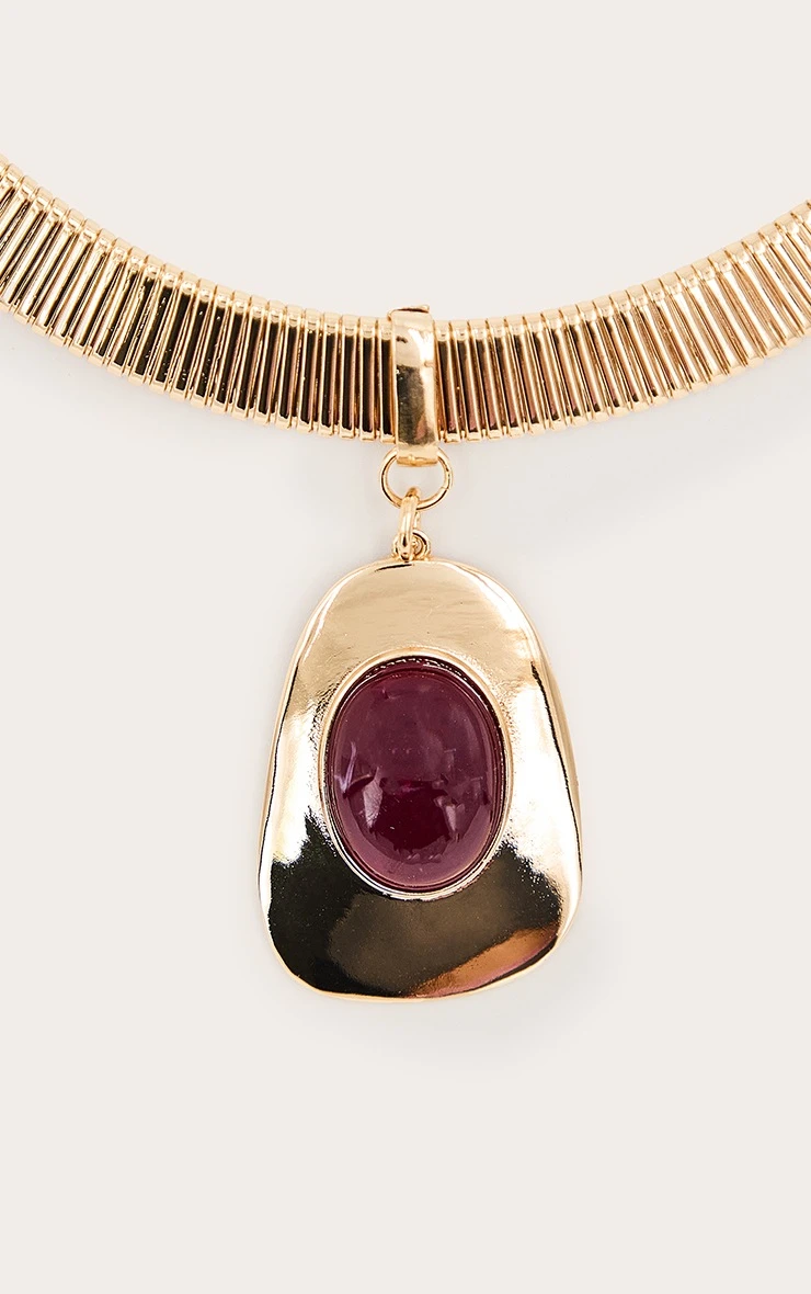PrettyLittleThing Gold Ribbed Choker – Smooth Burgundy Stone Teardrop Pendant Necklace 3 PrettyLittleThing Gold Ribbed Choker – Smooth Burgundy Stone Teardrop Pendant Necklace - Image 3