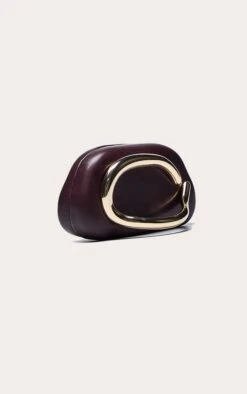 PrettyLittleThing Plum Patent PU Oval Handle Structured Hard Clutch Bag -FRAME Clothing Shop 13c77c5e573a2bf36527aee834ef781f0a8f3707 CNN9779 4 plum pu oval handle hard clutch bag