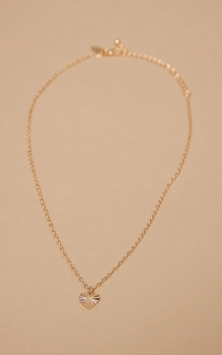 Prettylittlething Gold Fine Chain Delicate Heart Pendant Necklace 3 Prettylittlething Gold Fine Chain Delicate Heart Pendant Necklace - Image 3