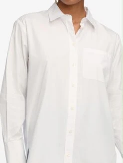 The Boy Shirt -- White 10 The Boy Shirt -- White -FRAME Clothing Shop 2001889 HAZY WF25WSH029 WHT 4046 shirt front detail image