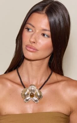 Prettylittlething Gold Textured Floral Pendant Necklace – Cream Stone Detail Delicate Chain