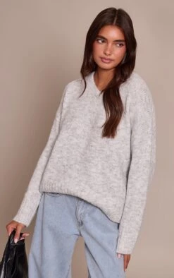 Light Grey V Neck Rib Detail Sweater – Relaxed Fit V-Neck Knitwear -FRAME Clothing Shop 24cb10d15c90e742d358af7db5408142fff0b4ff CNN9687 4 light grey v neck rib detail jumper
