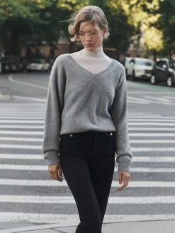The Cashmere V Sweater -- Heather Grey 14 The Cashmere V Sweater -- Heather Grey -FRAME Clothing Shop 250818 FRAME MORGANPILCHER L11 181 final The Cashmere V Sweater Editorial