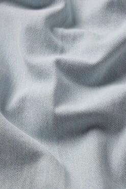 The Lax -- Wisp Raw Fray -FRAME Clothing Shop 3003RF105 WSPR FABRICDETAIL jeans texture detail image