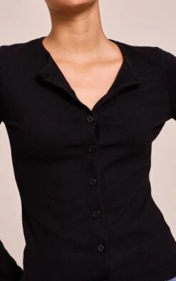 Prettylittlething Black Button Through Fine Knit Cardigan 8 Prettylittlething Black Button Through Fine Knit Cardigan -FRAME Clothing Shop 3287b107ee3cc0689d638655836bc57581b47cfc CNN6357 4 black button through fine knit cardigan