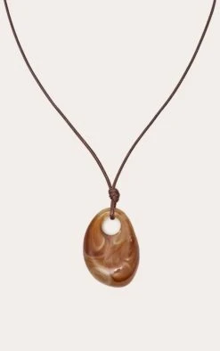 PrettyLittleThing Smokey Brown Resin Ring Pendant Necklace – Minimalist Gold Chain Jewelry -FRAME Clothing Shop 34bbaab85ff05c4e968746b08b09996cd0d14cb3 CNO2924 3 smokey brown resin pendant necklace