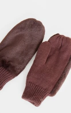 PrettyLittleThing Chocolate Brown Soft Knit Mittens with Luxury Faux Fur Trim 5 PrettyLittleThing Chocolate Brown Soft Knit Mittens with Luxury Faux Fur Trim -FRAME Clothing Shop 49f0686b71d3ac75887a55722406101140366c23 cnj9581 3
