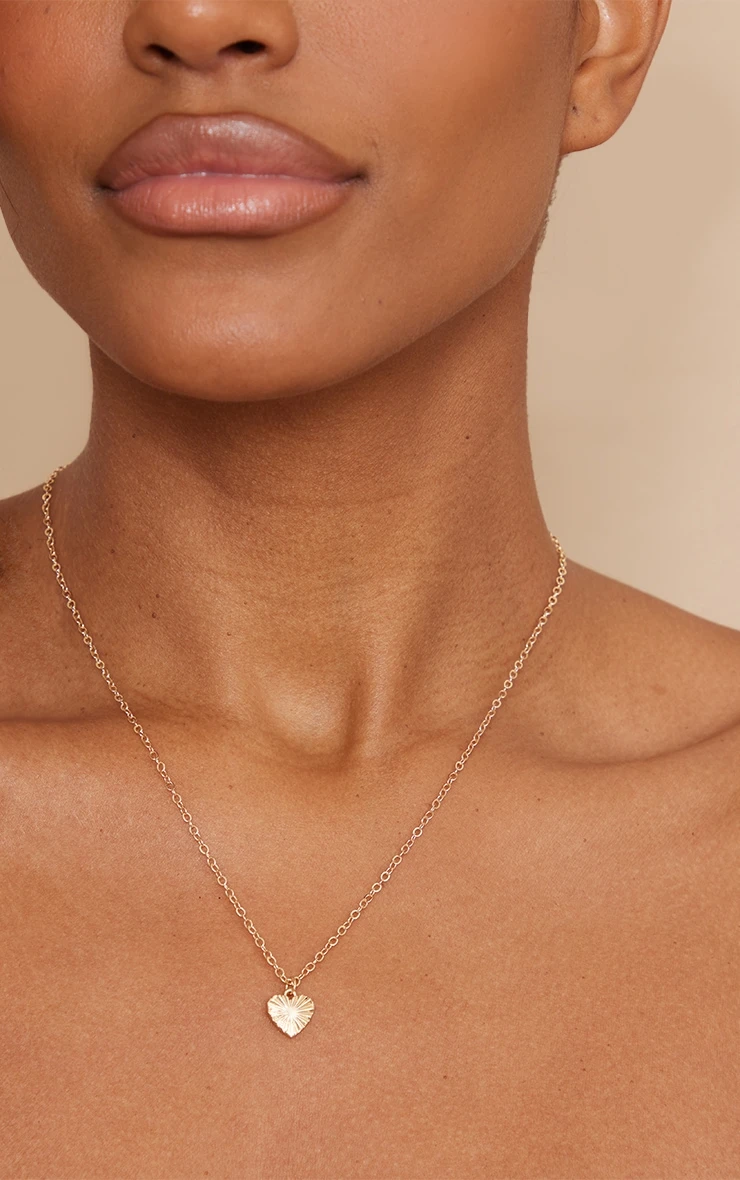 Prettylittlething Gold Fine Chain Delicate Heart Pendant Necklace 2 Prettylittlething Gold Fine Chain Delicate Heart Pendant Necklace - Image 2