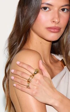 PrettyLittleThing Gold Assorted Diamante and Textured Multipack Rings - 7 Piece Set