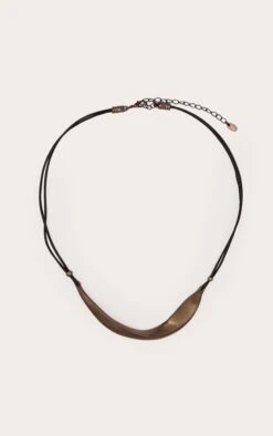 PrettyLittleThing Chocolate Brushed Curved Metal Statement Necklace – Minimalist Sculptural Cord Pendant -FRAME Clothing Shop 5fb60f350f9828b85694175a3218029c5b1f627a CNN6156 3 chocolate brushed curved metal necklace