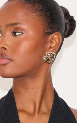 Prettylittlething Gold Quilted Texture – Oversized Geometric Stud Earrings -FRAME Clothing Shop 65583077ec8ccc5a0a89efe948aa25101db0d1b2 CNC0651 3 gold large quilted stud earrings