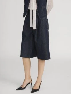 The Tailored Short -- Rinse -FRAME Clothing Shop 7044105 RINS 4015105 RINS 2679 shorts side image