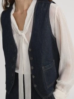 The Denim Vest -- Rinse -FRAME Clothing Shop 7044105 RINS 4015105 RINS 2711 vest front detail image