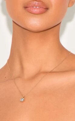 PrettyLittleThing Gold Diamante Pendant Necklace – Adjustable Dainty Layering Jewelry -FRAME Clothing Shop 7d8dccd8066b60748eda1645d814985e85c9bf3d CLV3647 4 gold diamante pendant necklace