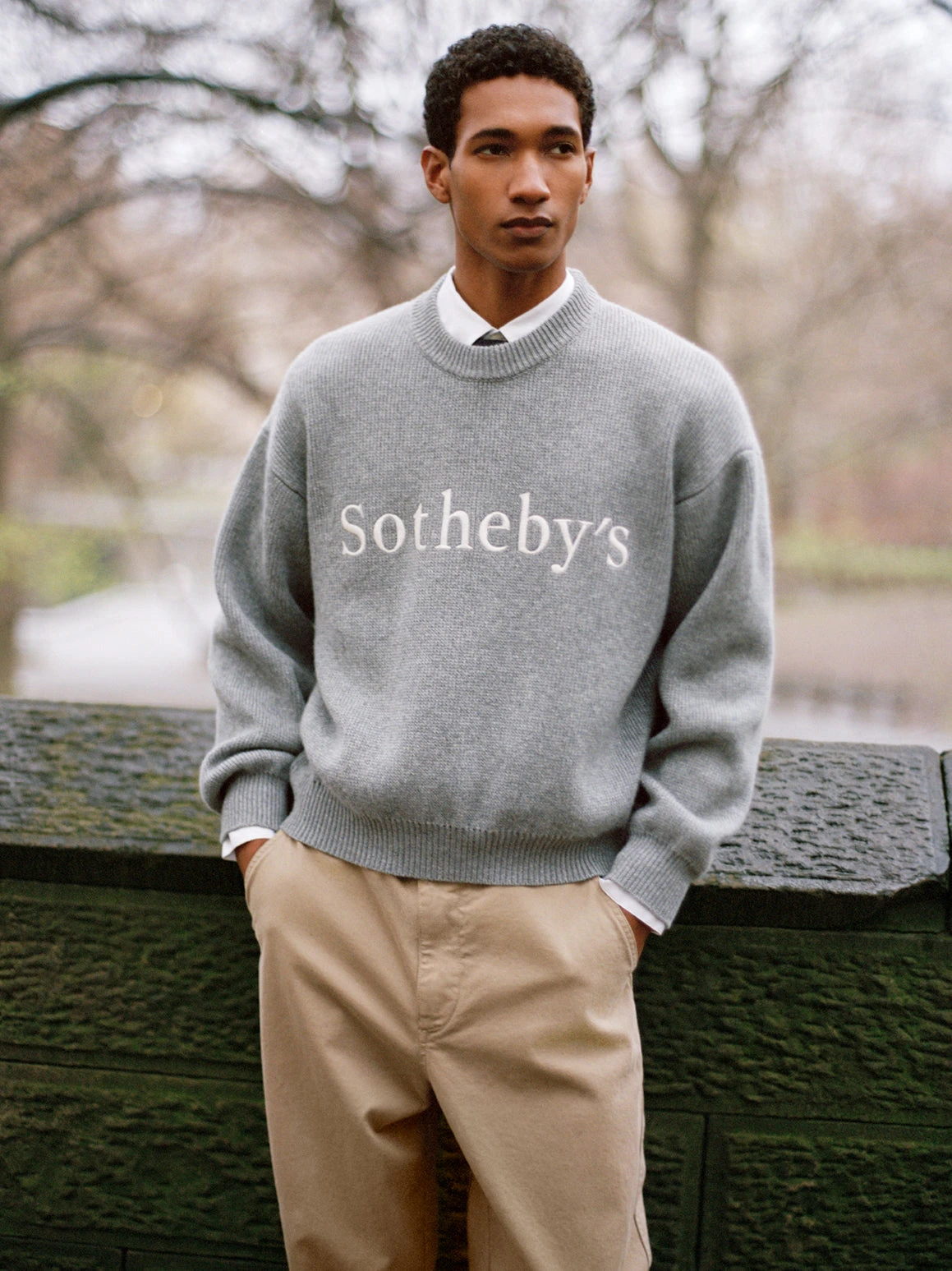 Sotheby's Grey Melange Cashmere Crew Neck Sweater – White Logo Graphic Luxury Knit 2 Sotheby's Grey Melange Cashmere Crew Neck Sweater – White Logo Graphic Luxury Knit - Image 2