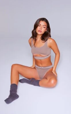 PRETTYLITTLETHING Mocha Seamless Rib Cut Out Bralette 7 PRETTYLITTLETHING Mocha Seamless Rib Cut Out Bralette -FRAME Clothing Shop 9038763815e61d3b5561267f02350e9fca37820a cnk2354 3