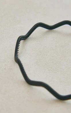 Prettylittlething Black Zig Zag Grip Headband 5 Prettylittlething Black Zig Zag Grip Headband -FRAME Clothing Shop 9afee81bbadce42a9fc604cb2bbc52e2f58f956a cnc7651 3