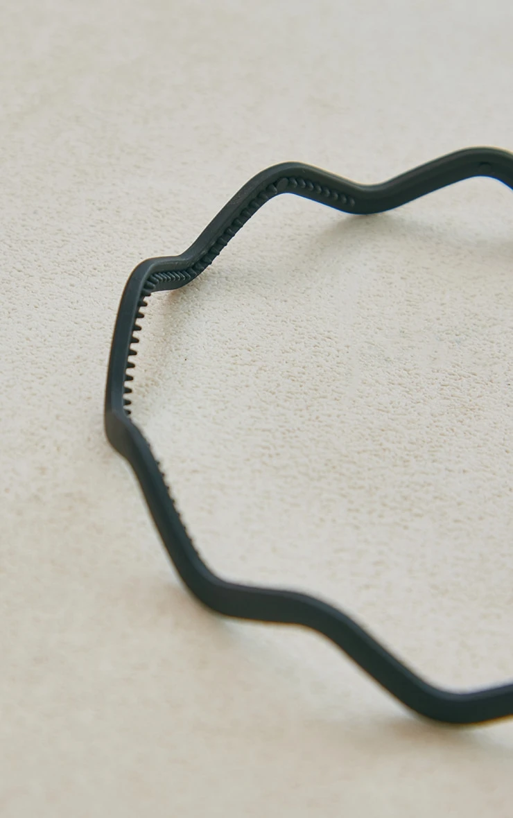 Prettylittlething Black Zig Zag Grip Headband 3 Prettylittlething Black Zig Zag Grip Headband - Image 3