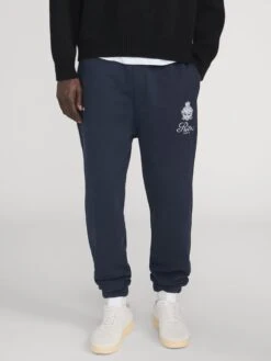 FRAME x Ritz Paris Navy Embroidered Logo Luxury Sweatpants - Essential Cuffed Joggers 11 FRAME x Ritz Paris Navy Embroidered Logo Luxury Sweatpants - Essential Cuffed Joggers -FRAME Clothing Shop LMAC0279 NAVY 02542 71c53446 da6f 464d 9df3 24a9ed0ed92d On Mode Cropped BottomShot