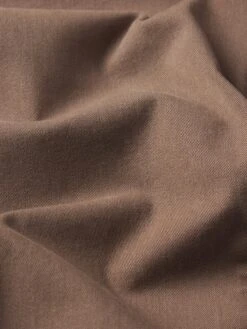 FRAME L'Homme Slim Brushed Twill - Latte Brown Men's Slim Fit Tapered Trousers -FRAME Clothing Shop LMH870 LTBR FABRICDETAIL jeans texture detail image