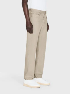 The Straight Jean -- Beach Sand -FRAME Clothing Shop LMHST601 BCHS 0646 V2 jeans side image