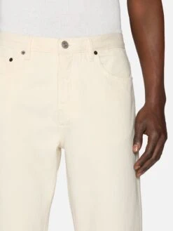 The Straight Jean -- Off White -FRAME Clothing Shop LMHST728 OFFW 01098 jeans front detail image