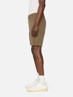 Men's Relaxed Fit Light Brown Raw Hem Shorts – Casual Straight Leg Beach Style -FRAME Clothing Shop LMSTSRA601 LTBN 00361 shorts side angle image