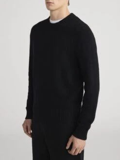 Men's Noir Cashmere Crewneck Sweater – 100% Premium Luxury Knit -FRAME Clothing Shop LMSW0088 BLK 1834 sweater side angle image