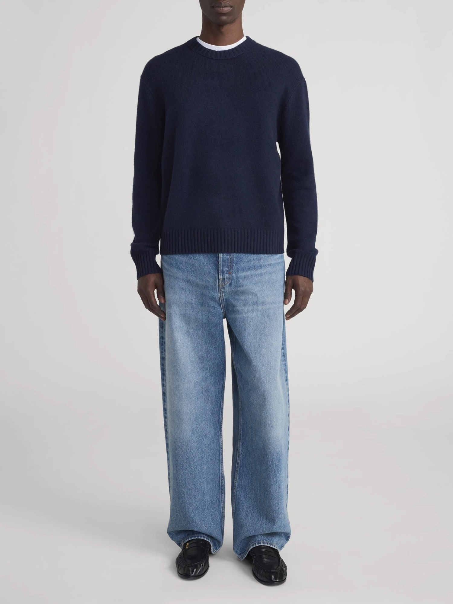 Navy Blue 100% Pure Cashmere – Modern Fit Luxury Crewneck Sweater 2 Navy Blue 100% Pure Cashmere – Modern Fit Luxury Crewneck Sweater - Image 2