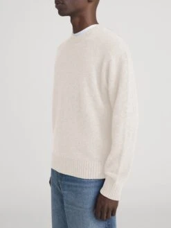 Men's Cream Cashmere Crewneck Sweater – Classic Fit 100% Woolen Cashmere Knit -FRAME Clothing Shop LMSW0156 CREA 1368 sweater side angle image
