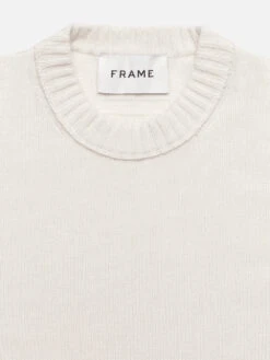 Men's Cream Cashmere Crewneck Sweater – Classic Fit 100% Woolen Cashmere Knit -FRAME Clothing Shop LMSW0156 CREA DETAIL 0378 the cashmere crewneck sweater cream detail packshot image