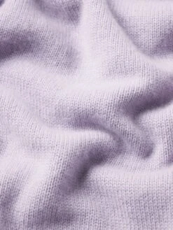 Men's Old Lavender Cashmere Crewneck Sweater – Classic Fit 100% Woolen Knit -FRAME Clothing Shop LMSW0156 OLLV FABRICDETAIL sweater texture detail image