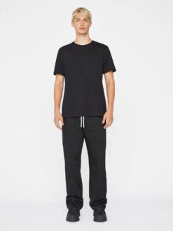 FRAME Noir Logo Crewneck T-Shirt – Black Minimalist Premium Tee 9 FRAME Noir Logo Crewneck T-Shirt – Black Minimalist Premium Tee -FRAME Clothing Shop LMTS0342 NOIR FRW22EC WOMENS MENS DAY 04 0007HR
