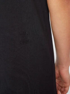 FRAME Noir Logo Crewneck T-Shirt – Black Minimalist Premium Tee 10 FRAME Noir Logo Crewneck T-Shirt – Black Minimalist Premium Tee -FRAME Clothing Shop LMTS0342 NOIR FRW22EC WOMENS MENS DAY 04 0018HR