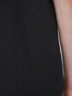 Duo Fold Tee -- Noir -FRAME Clothing Shop LMTS0435 NOIR 0042 shirt detail view