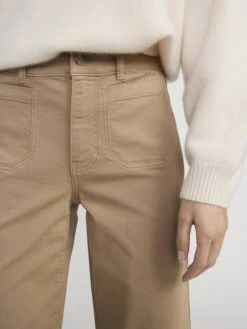Le Slim Palazzo Modernist Pocket -- Khaki 10 Le Slim Palazzo Modernist Pocket -- Khaki -FRAME Clothing Shop LSPIP236 KHAK 3897 pants front detail image