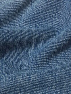Relaxed Jean -- Outfield 11 Relaxed Jean -- Outfield -FRAME Clothing Shop M007DPA210 OTFL FABRICDETAIL jeans texture detail image