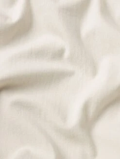 Modern Warm White Light Beige – Pearl Grey Button 100% Cotton Curved Hem Shirt -FRAME Clothing Shop M023DWT317 WRWH FABRICDETAIL shirt texture detail image