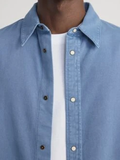Classic Cotton Shirt Slate Blue – Pointed Collar Modern Tailored Shirt -FRAME Clothing Shop M035DWT362 SLBL 2774 shirt front detail image
