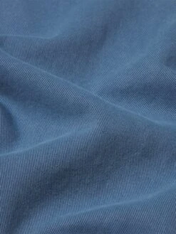 Classic Cotton Shirt Slate Blue – Pointed Collar Modern Tailored Shirt -FRAME Clothing Shop M035DWT362 SLBL FABRICDETAIL shirt texture detail image