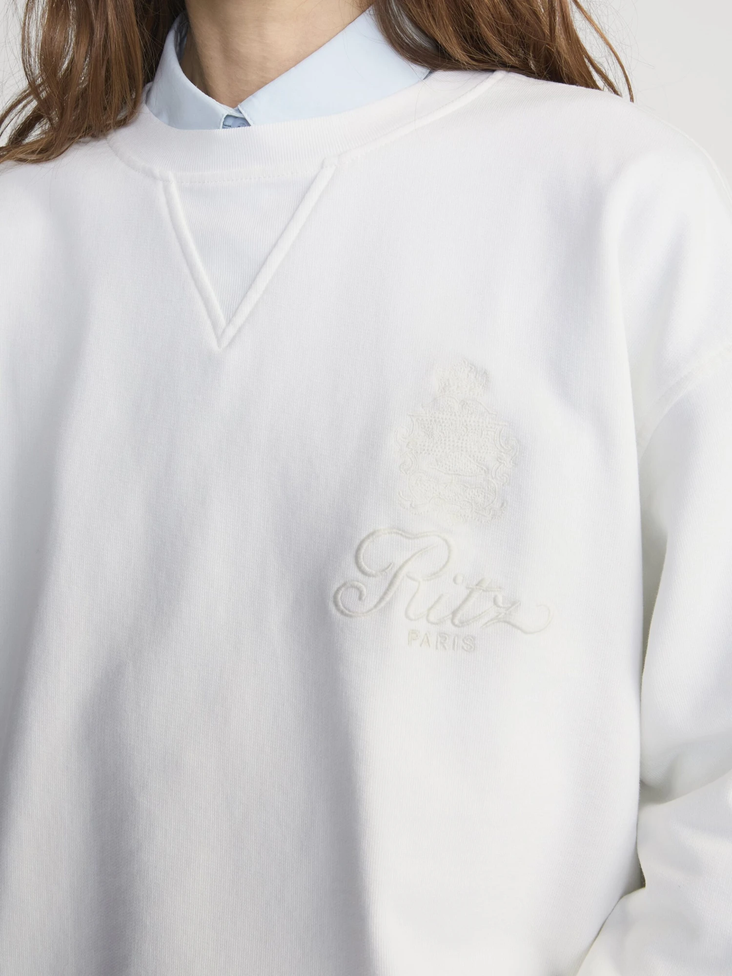 Ritz Paris Cream Tonal Logo & Crest – Luxe Cotton-Blend Crewneck Sweatshirt 4 Ritz Paris Cream Tonal Logo & Crest – Luxe Cotton-Blend Crewneck Sweatshirt - Image 4