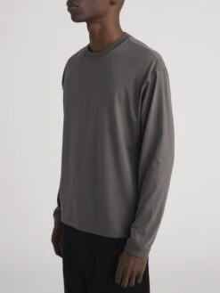 Men's Light Supima Cotton Long Sleeve Tee in Dark Grey – Premium Crewneck Essential -FRAME Clothing Shop MP26JTE010 DKGR 2881 shirt side angle image