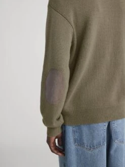 Men's Light Taupe Suede Patch Sweater – Premium Wool-Cashmere Classic Knit -FRAME Clothing Shop MP26KSW006 LTTP 1645 213de1a1 a5ce 4a6c b65d d28fe22b3b64 sweater patch detail image