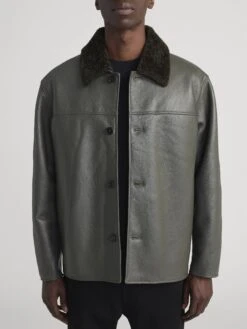 Men's Dark Olive Lamb Shearling Jacket – Boxy Silhouette with Contrast Collar 9 Men's Dark Olive Lamb Shearling Jacket – Boxy Silhouette with Contrast Collar -FRAME Clothing Shop MP26LJA001 DKOL 0497 jacket front image