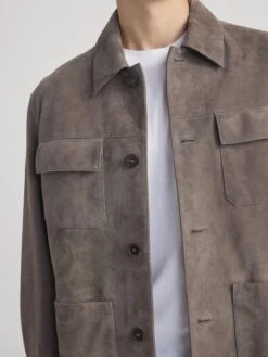 Light Taupe Pure Goat Suede Chore Coat – Men's Four-Pocket Utility Jacket -FRAME Clothing Shop MP26LJA005 LTTP 0191 jacket front detail image