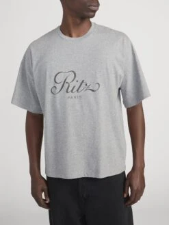 Frame x Ritz Paris Heather Grey Cotton-Cashmere Cropped Relaxed T-Shirt 10 Frame x Ritz Paris Heather Grey Cotton-Cashmere Cropped Relaxed T-Shirt -FRAME Clothing Shop RM23JTE002 HGRY 02785 b16b4948 bf18 4a1e 9f95 6264f2964e00 OnModel Detail