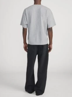 Frame x Ritz Paris Heather Grey Cotton-Cashmere Cropped Relaxed T-Shirt 13 Frame x Ritz Paris Heather Grey Cotton-Cashmere Cropped Relaxed T-Shirt -FRAME Clothing Shop RM23JTE002 HGRY 02811 Back OnModel