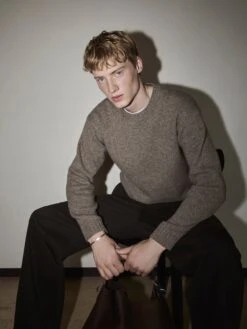 Yak Blend Mid-to-Heavyweight Crewneck Sweater – Dark Taupe Merino Wool Layer -FRAME Clothing Shop SHOT 14 0038 01 RGB 72 2000X2666 d4ece3df 1708 48b0 a684 7ab4ca818fae sweater lookbook image