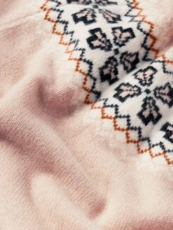 The Cashmere Fairisle Crew Sweater -- Pink Sand -FRAME Clothing Shop WF25KSW038 PKSD FABRICDETAIL sweater texture detail image